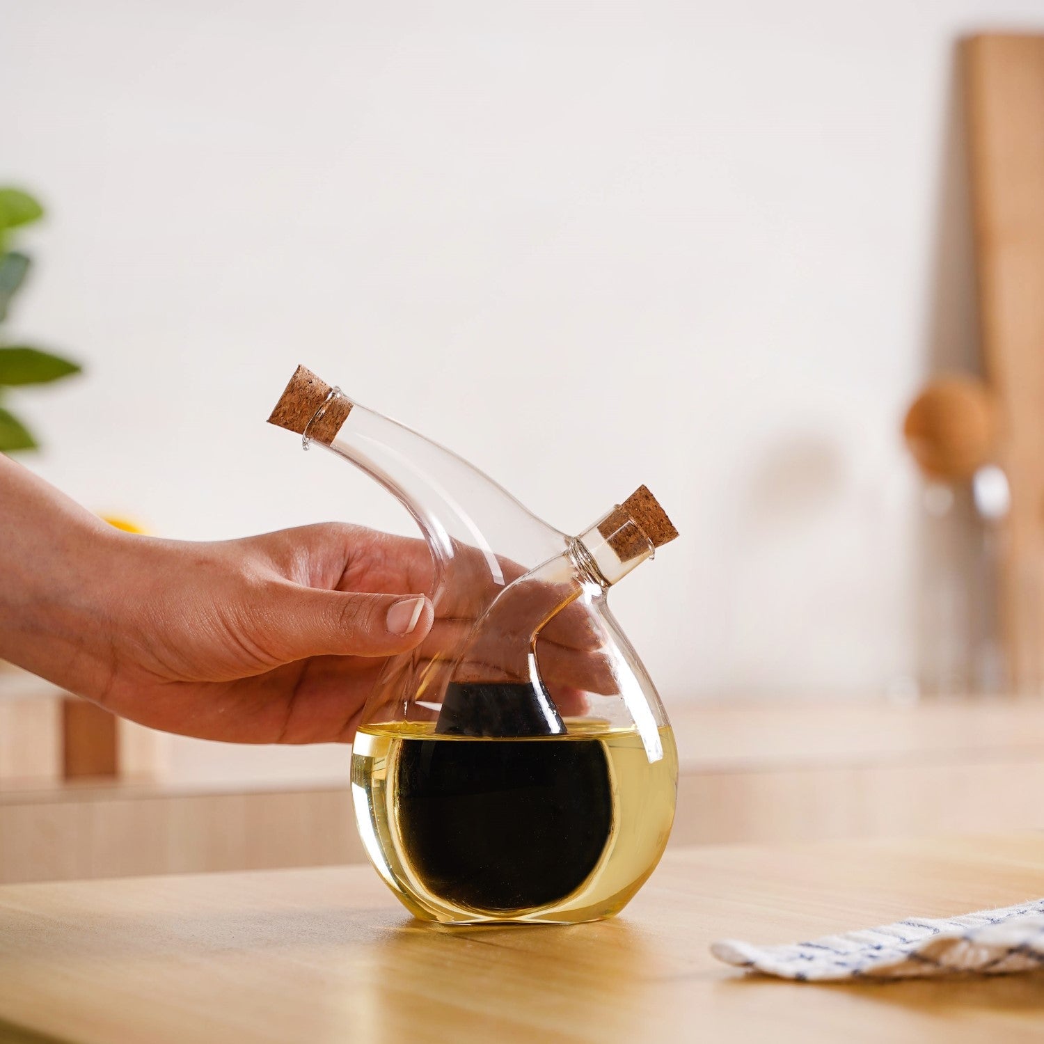 Dual Drop Design Glass Cruet Dispenser For Infused Oils