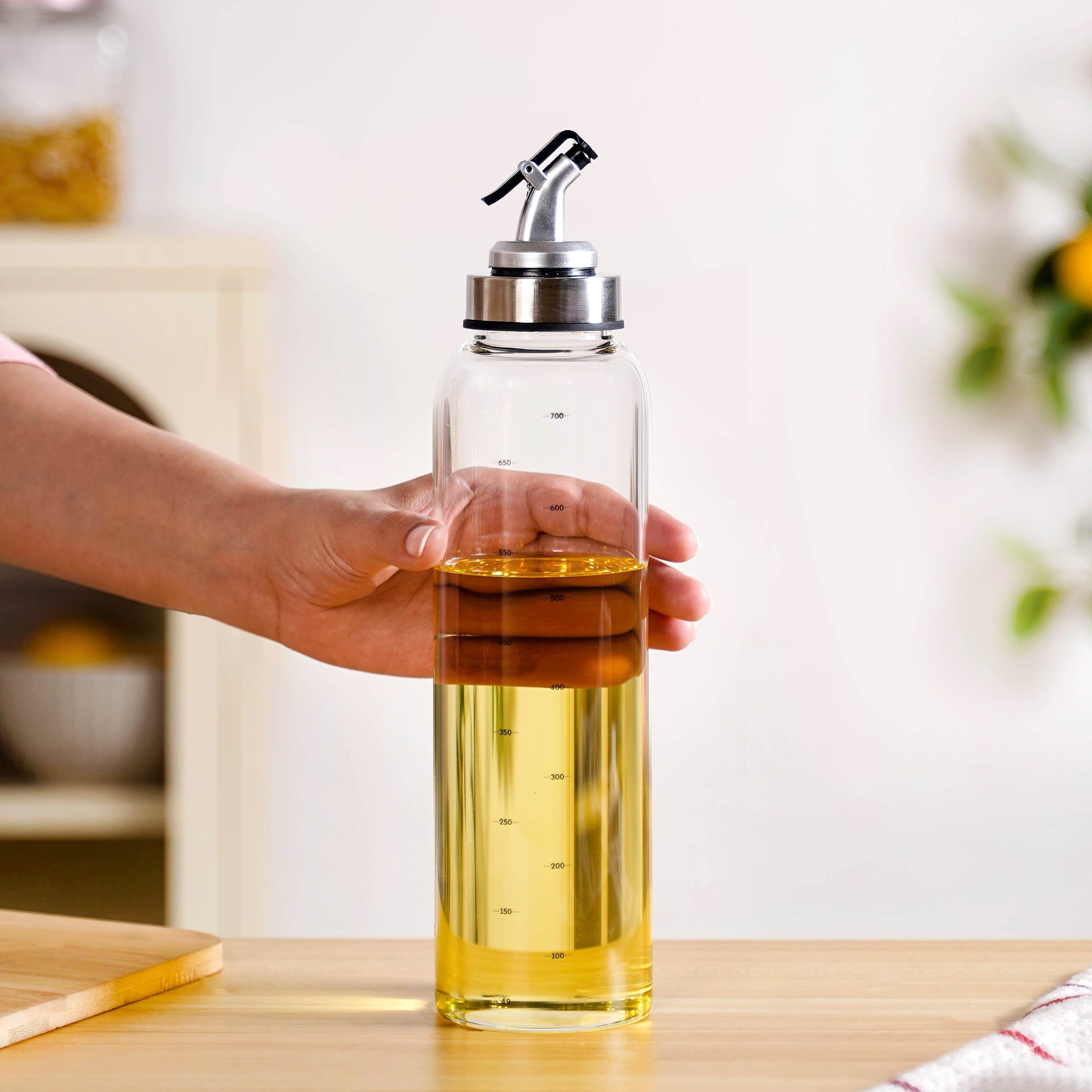 Glass Oil Dispenser Bottle With Measurement Marking 750ml