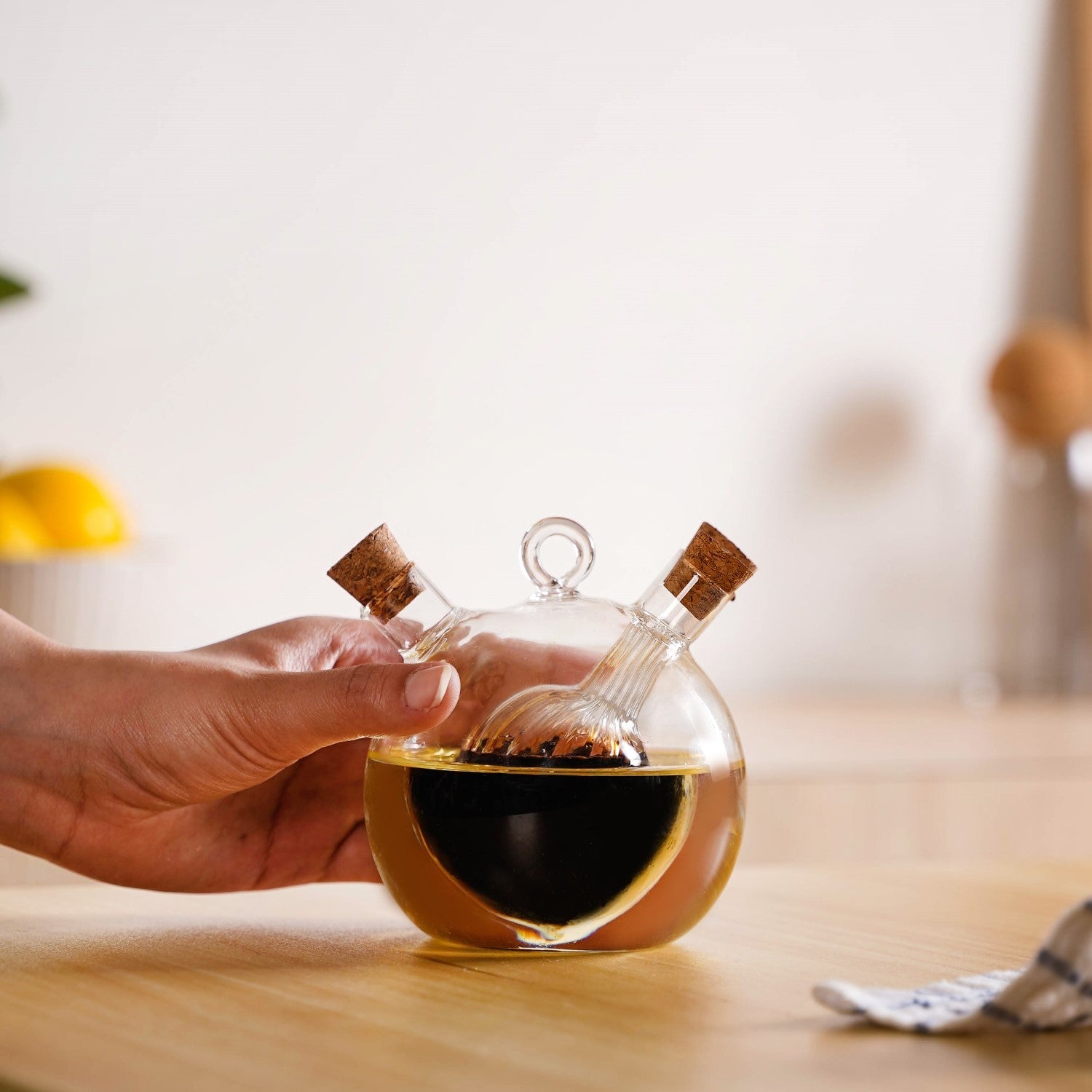 Round Reeded 2 in 1 Glass Oil Vinegar Dispenser Bottle