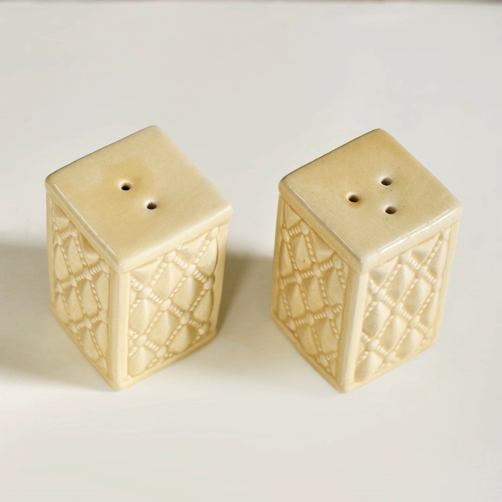 Chic Ceramic Salt And Pepper Shaker Set Yellow