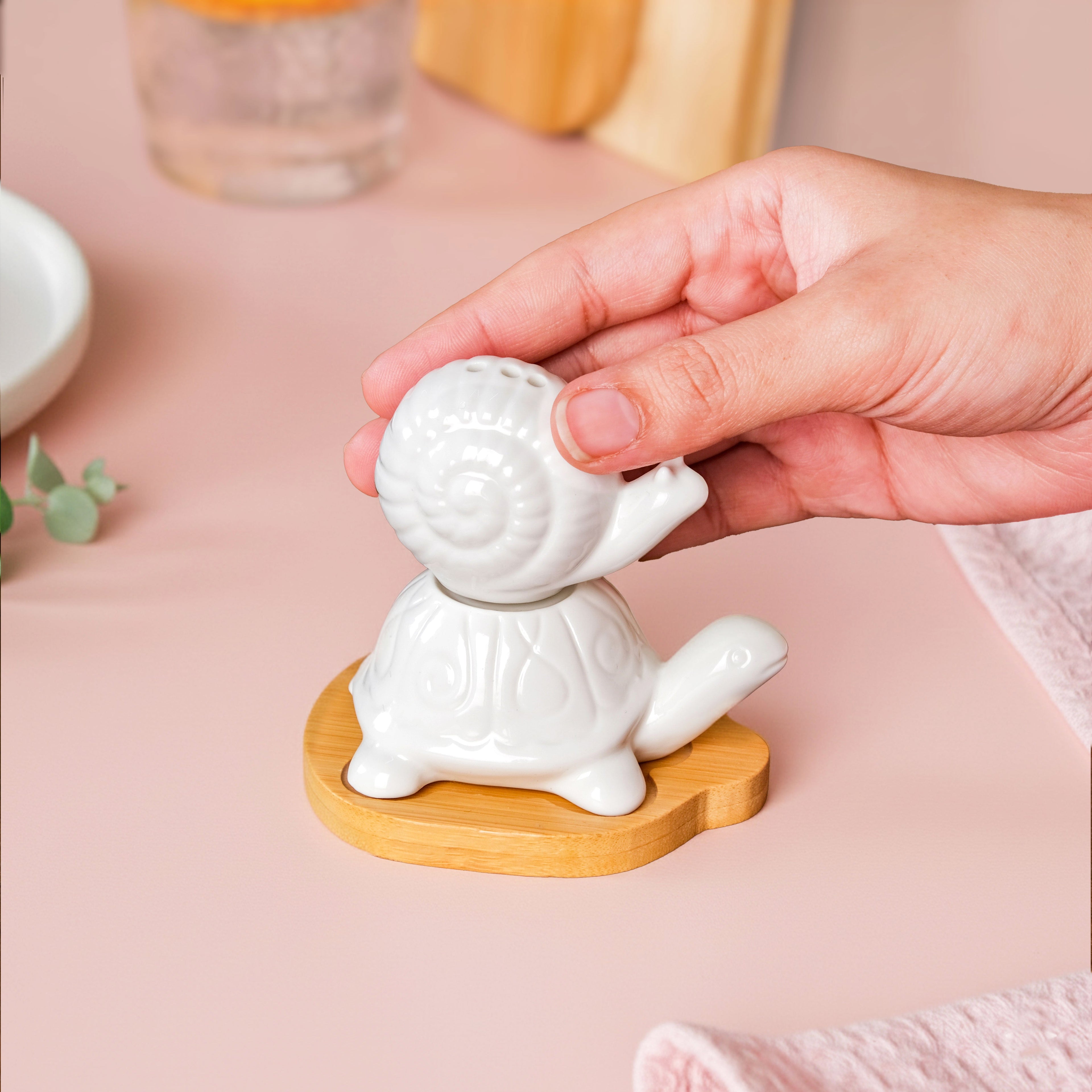Snail Tortoise Salt Pepper Shaker Set With Wooden Tray