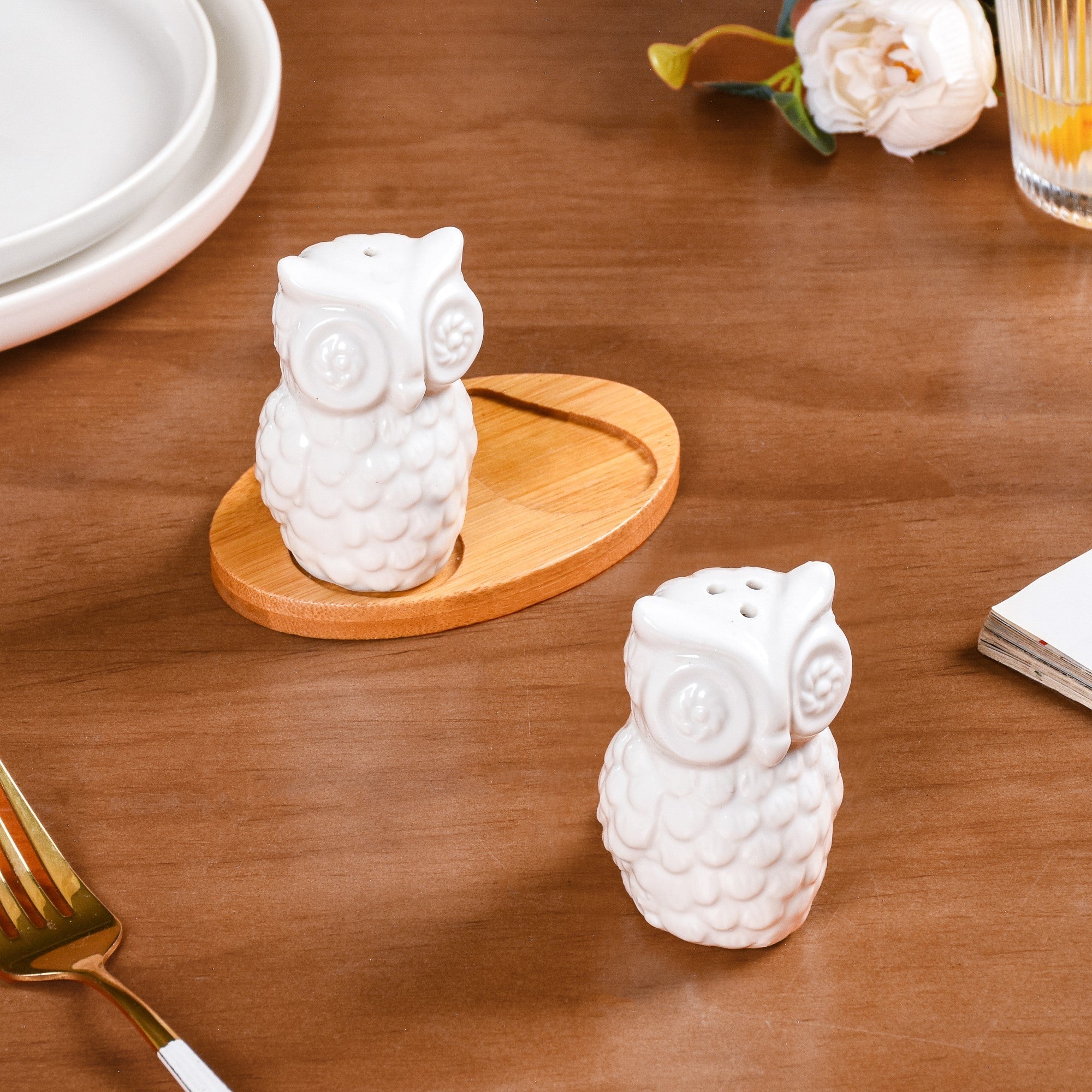 Night Owl Salt And Pepper Shakers With Wooden Tray